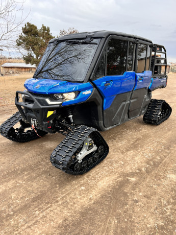 2023-can-am-defender-limited-4-door-big-0